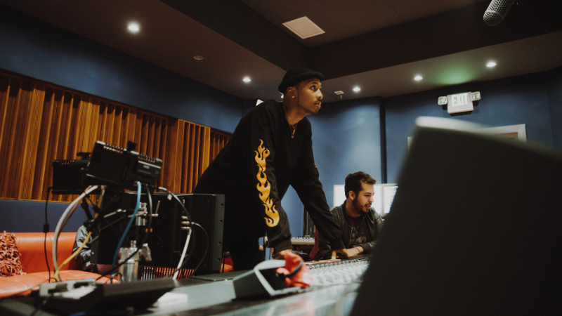 Relación entre artista y representante artístico