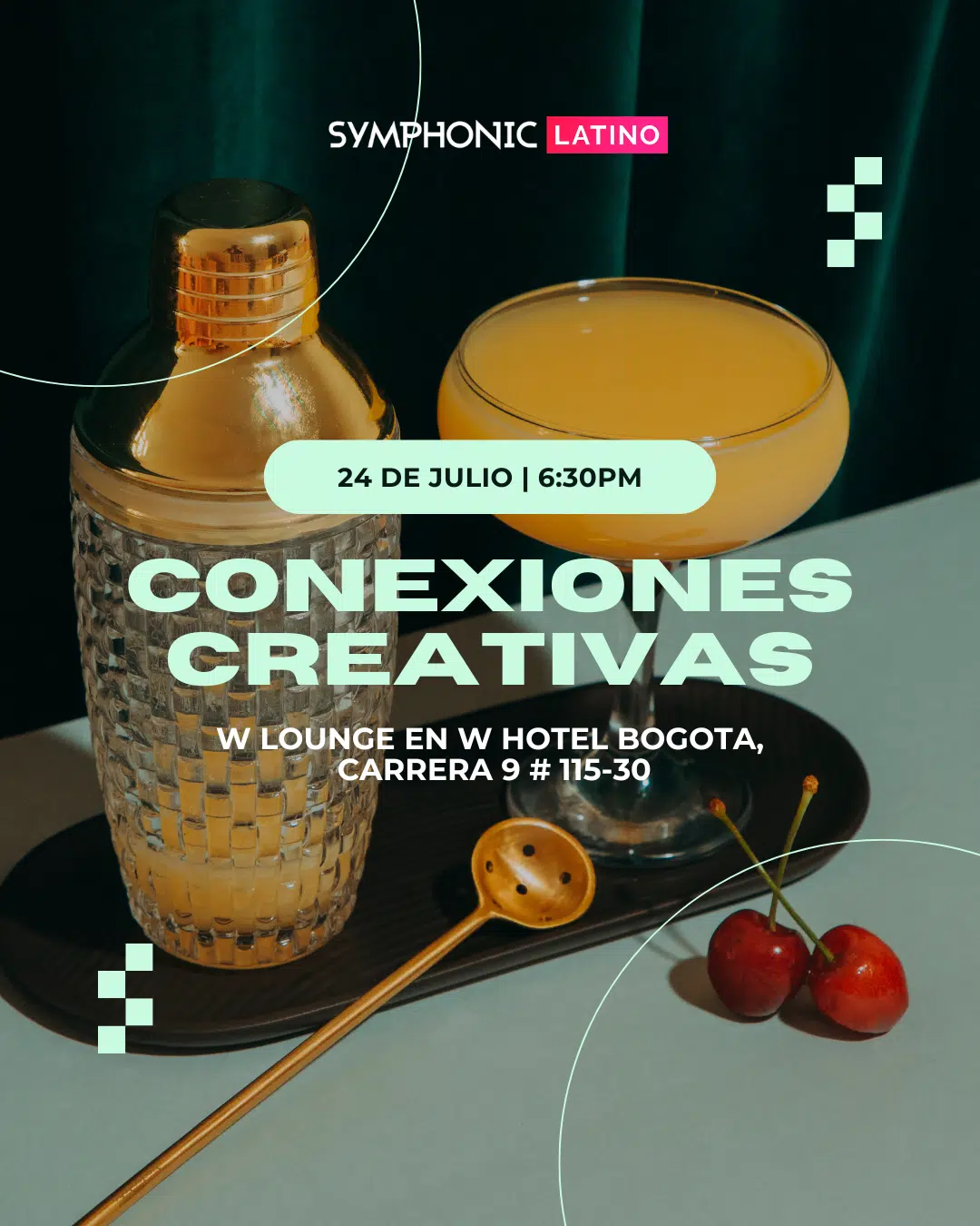 Un agitador de cócteles, un vaso con bebida naranja y dos cerezas descansan sobre una bandeja. Los detalles del evento “Conexiones Creativas” están sobre la imagen.