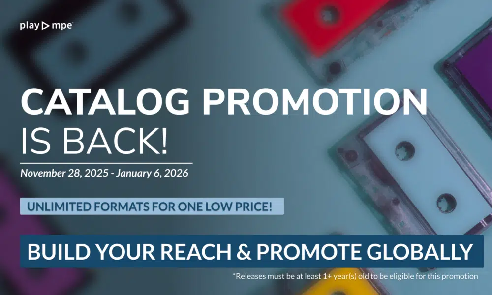 Gráfico promocional de la promoción de catálogo de Play MPE, del 28 de noviembre de 2025 al 6 de enero de 2026, con casetes y texto promocional temático de catálogo.