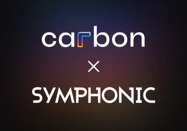 Logo de "carbon" sobre una gran "x" y la palabra "SYMPHONIC" en un fondo oscuro con degradado de carbono.