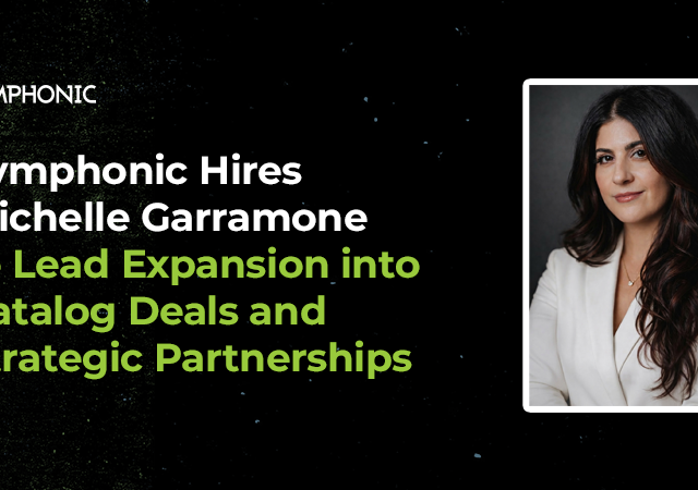 Una foto profesional de una mujer con blazer blanco junto a un texto que anuncia la incorporación de Michelle Garramone a Symphonic para liderar la expansión en acuerdos de catálogo y alianzas estratégicas.