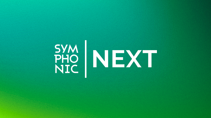 Texto blanco sobre un fondo degradado verde que dice "SYMPHONIC" en vertical junto a una línea vertical, seguido de la palabra "NEXT" en mayúsculas y en negrita.